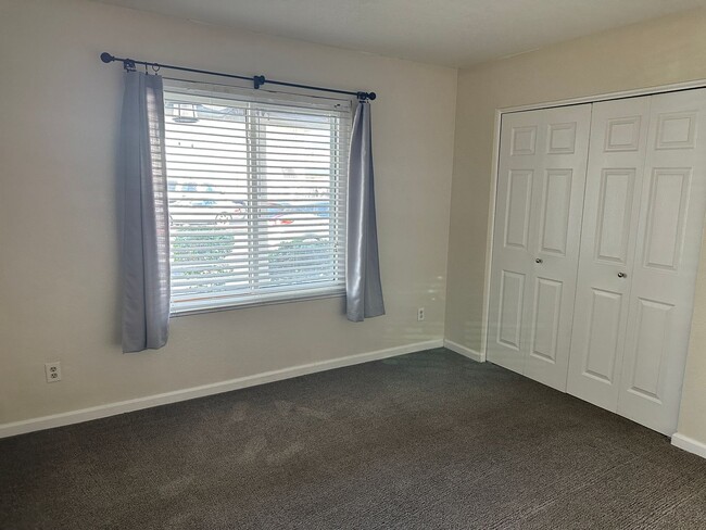 Building Photo - Beautiful 2-bedroom, 2-bathroom condo along the Colorado River