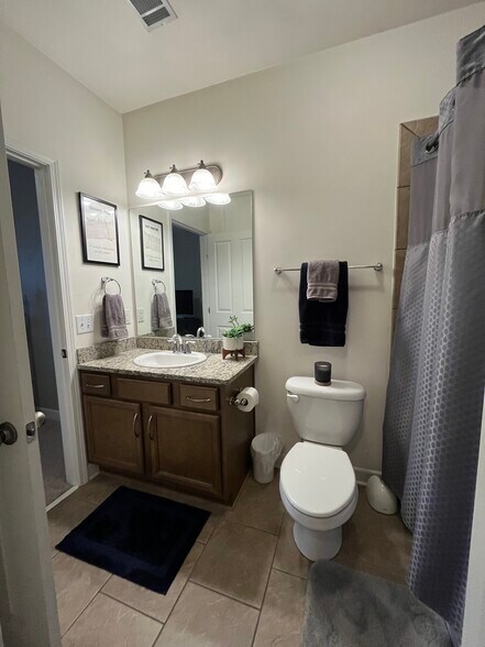 Building Photo - 2310 Elliott Ave