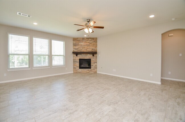 Building Photo - 24918 Meadowthorn Crest Ln