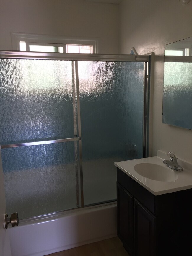 Bathroom - 545 N Hoover St