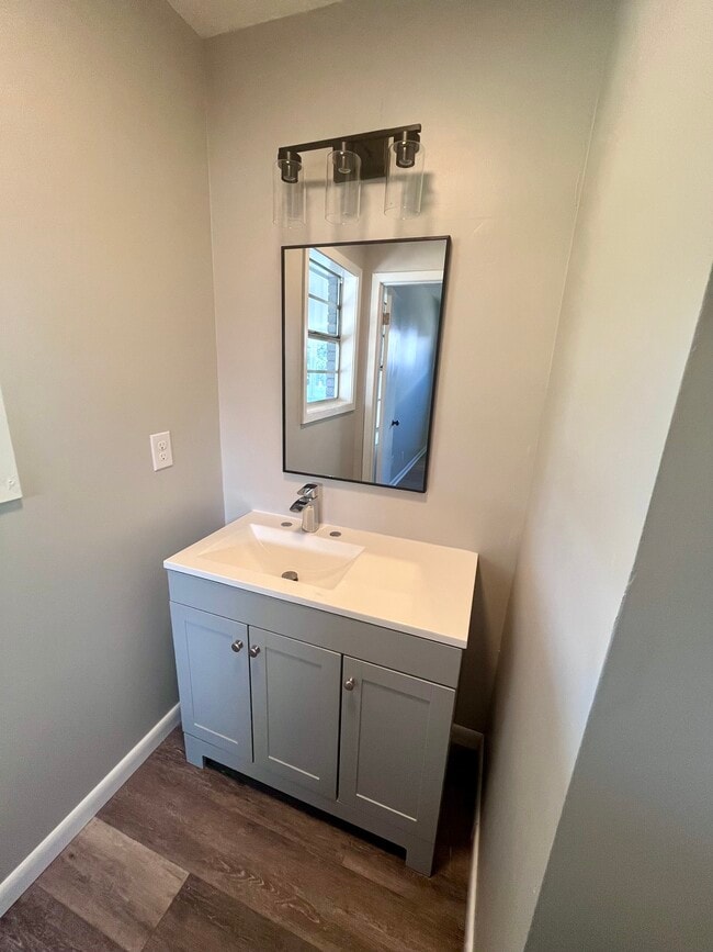 Building Photo - 609 Hemlock St