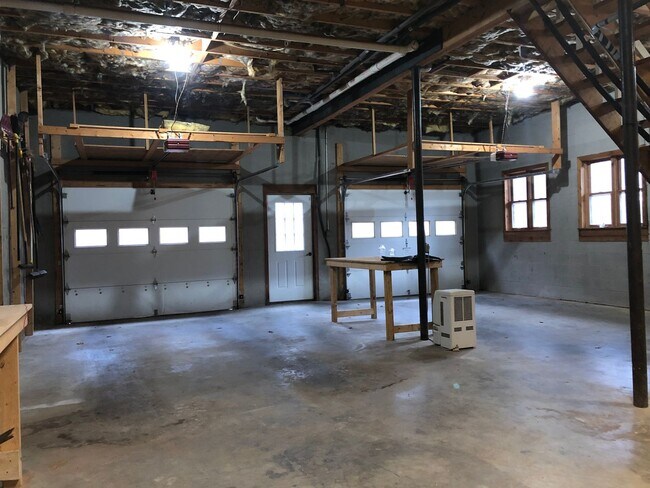 Building Photo - 183 Rhododendron Ln