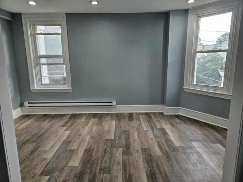 Building Photo - 16 S 50th St