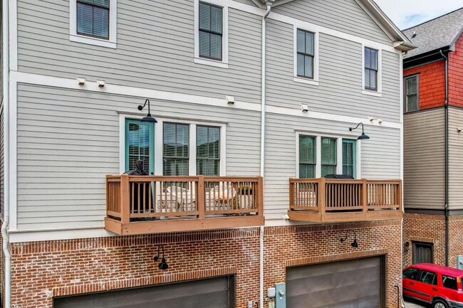 Building Photo - 144 1st Ave NW