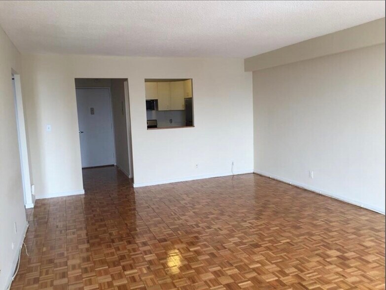 Building Photo - 33 Pond Ave