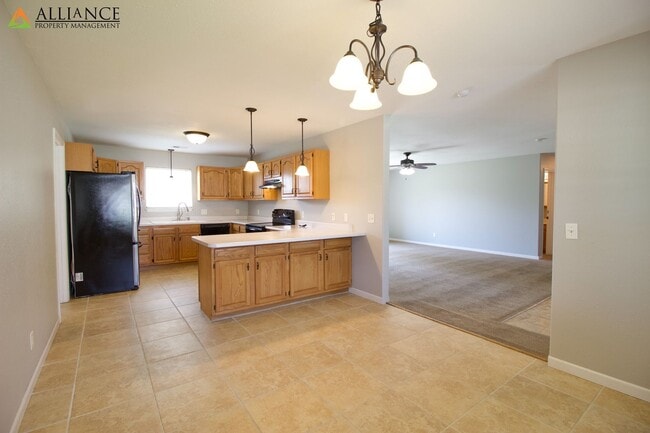 Building Photo - Beautiful 4 Bedroom - 2 Bath Home Close to Flint Hills Christian School!