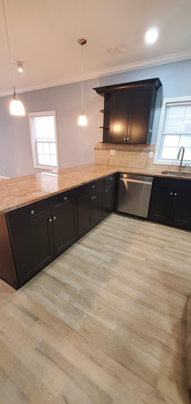 Building Photo - 220 WILLIAM St