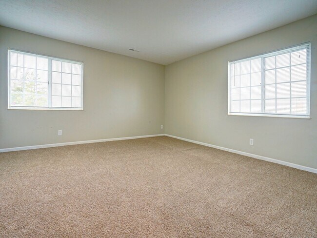 Building Photo - Parkridge Court Apartments - Newly Renovat...