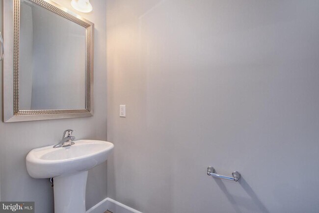 Building Photo - 6110 Sawgrass Ct