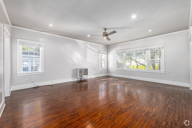 1BR, 1BA - 700SF - Dining Room - 411-417 Walnut Ave.