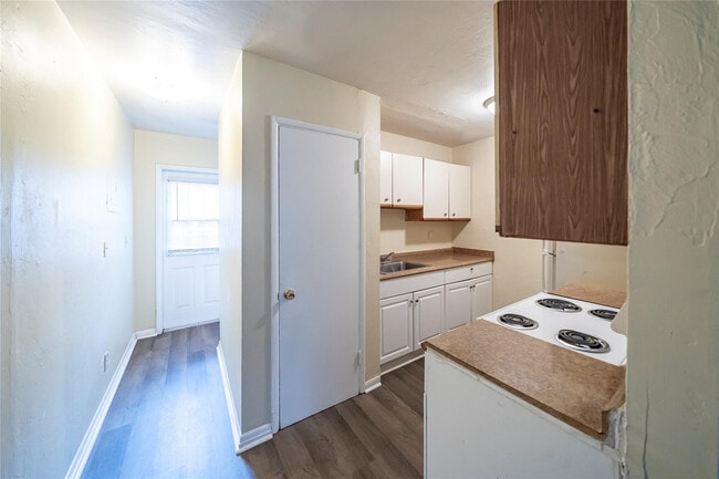 Primary Photo - 420 NE 1st Ave.