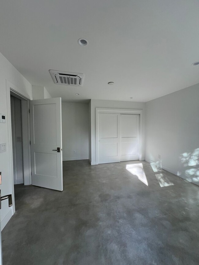 Building Photo - New Build 1 bed 1 bath ADU in Wilshire Square