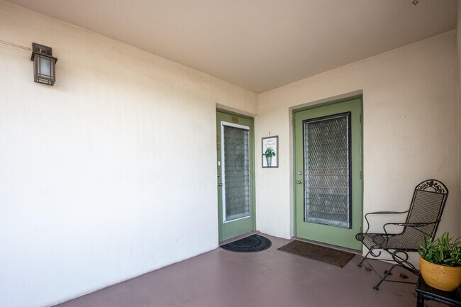 Building Photo - 300 Waterway Dr S