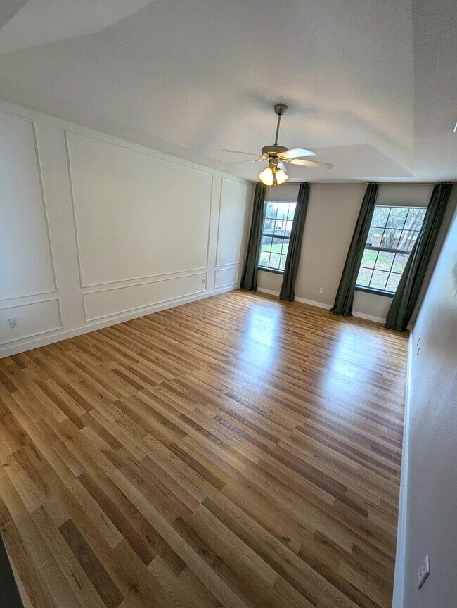 Building Photo - 1909 Sunrise Dr