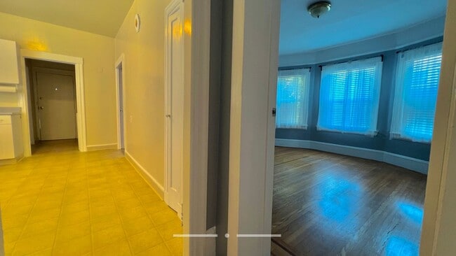 Building Photo - Charming Duplex Lower Unit – 2bd 1ba Nestl...