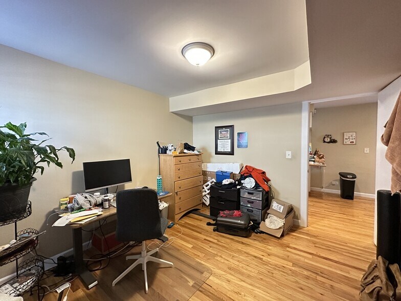 Building Photo - 3340 N Southport Ave