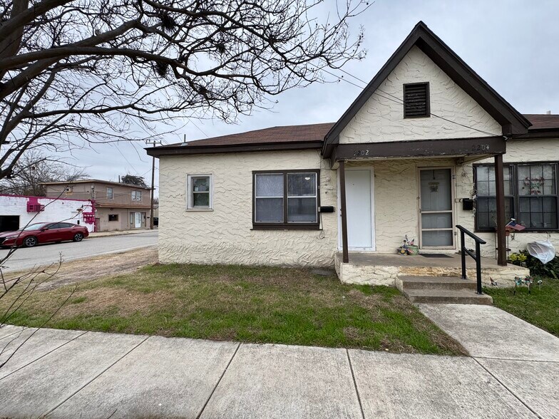 Building Photo - 2202 Cincinnati Ave