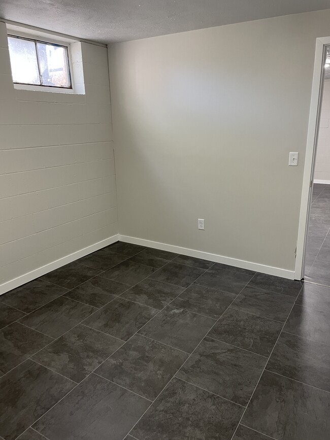 Building Photo - 866 S 45th St