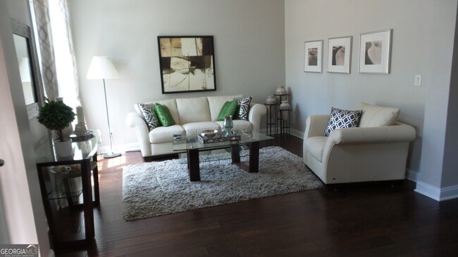 Building Photo - 206 Lake Forest Dr