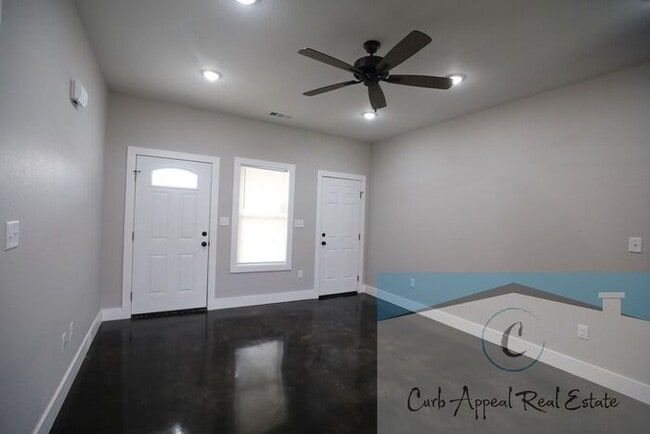 Building Photo - Move in special $900!! New construction 3 bed / 2 bath home - Bono