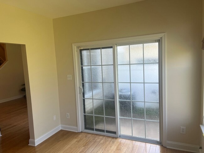 Building Photo - Carriage Style Townhome Now Available in W...