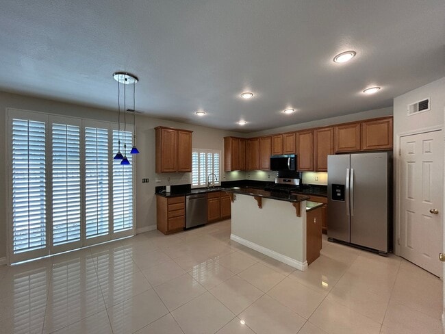 Building Photo - Beautiful 4 Bed 3 Bath Fullerton Home with Office