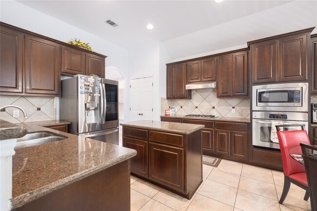 Building Photo - 9700 Spanish Wells Dr