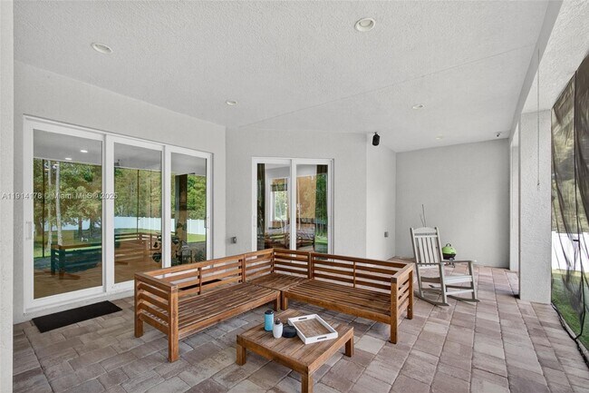 Building Photo - 18369 Mellen Ln