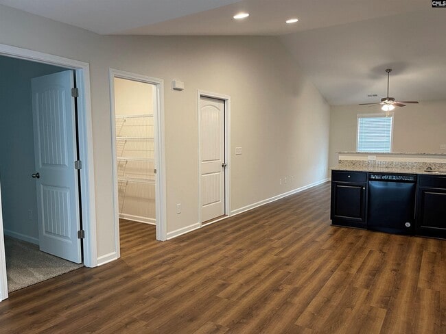 Building Photo - 320 Jubilee Clock Dr
