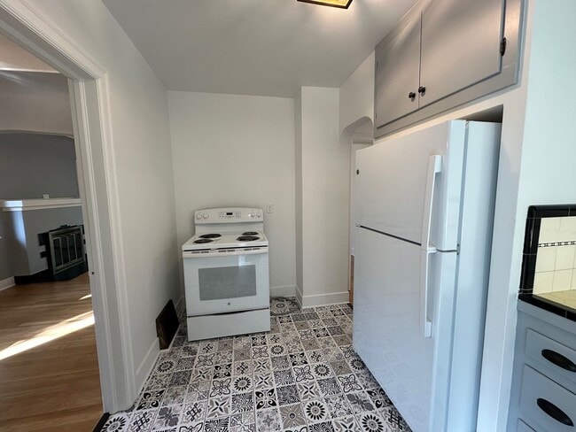 Building Photo - Wonderful 2+ Bedroom 1 Bath Shadle Area Home
