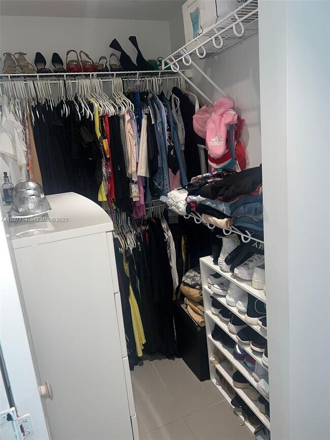 Building Photo - 1600 NE 1st Ave