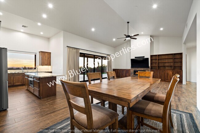 Building Photo - 13037 N Red Quail Pl