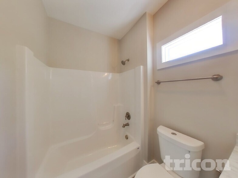 Building Photo - 1765 Bridgecrest Dr
