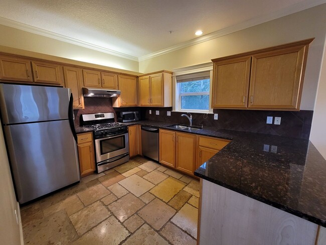 Building Photo - Contemporary Condo in Johns Landing