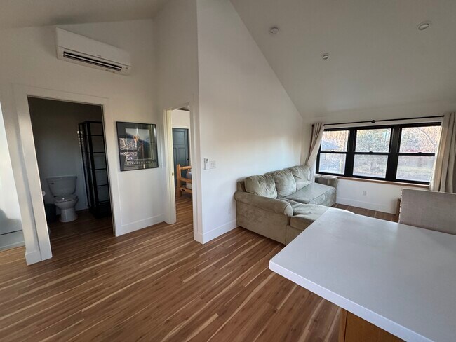 Building Photo - 124 NW Columbia St