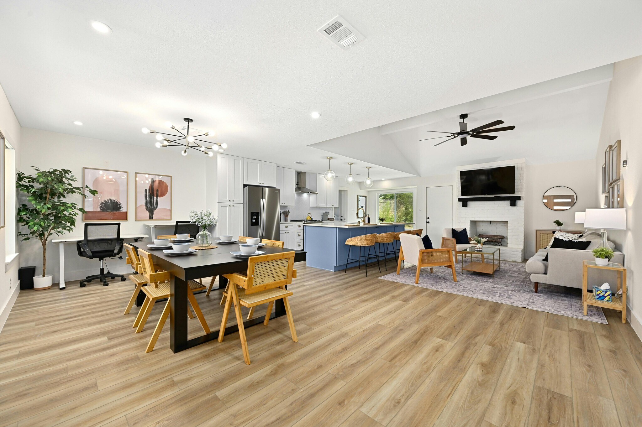 Open Concept Living/Dining Room - 9414 Meadow Vale