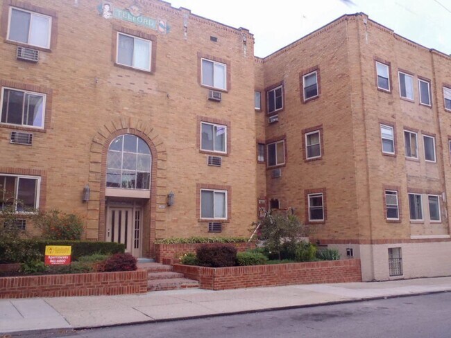 Interior Photo - Telford 3405