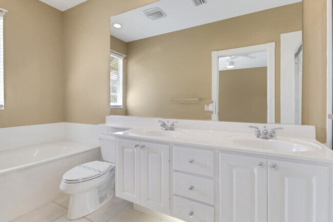 Building Photo - 28721 Alessandria Cir