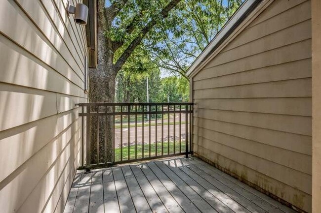 Building Photo - 1847 Gray Ridge Cove