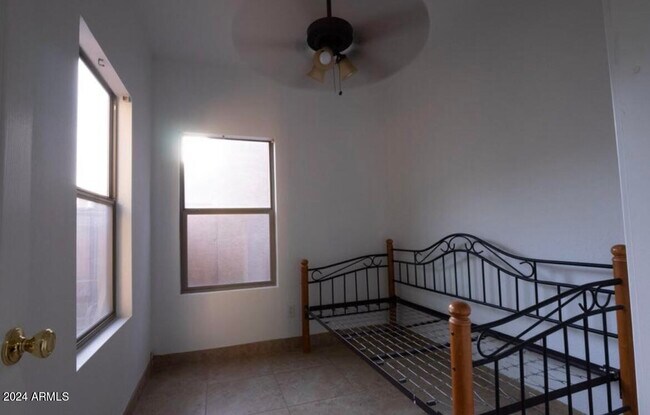 Building Photo - 9427 W Virginia Ave