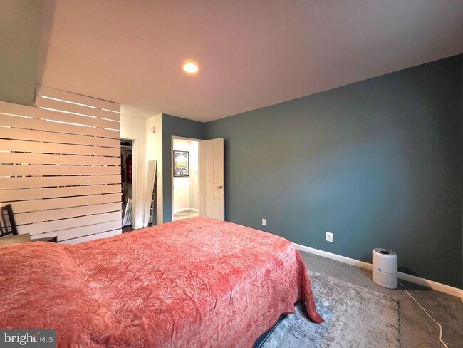 Building Photo - 2700 Dartmouth Rd