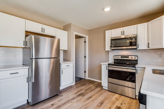 Building Photo - Charming Southeast 3 Bedroom, 1 Bathroom with bonus room