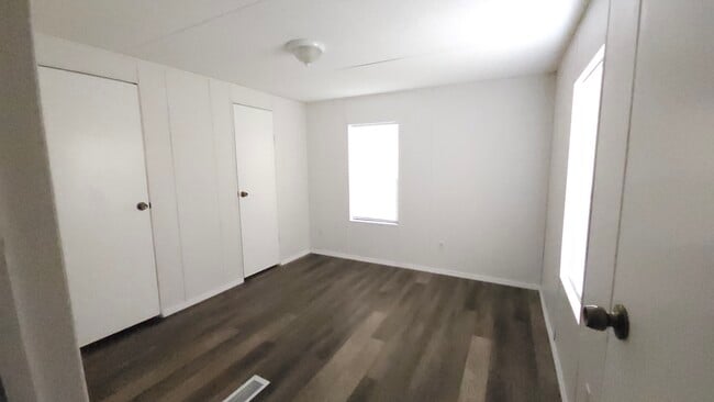 Building Photo - 7440 Land Dr
