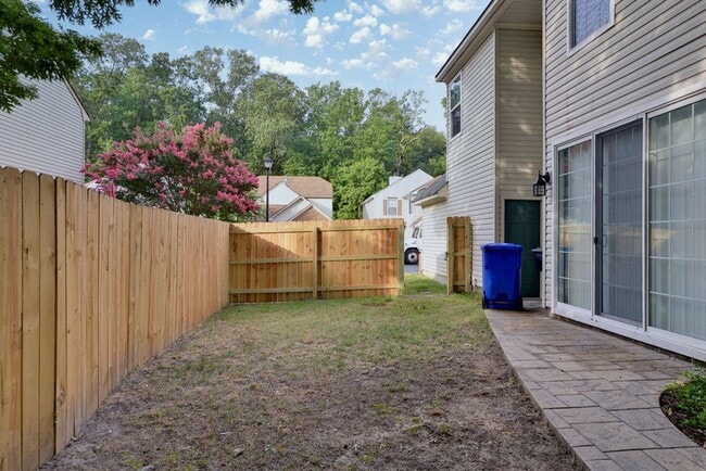 Building Photo - Updated Kiln Creek Home