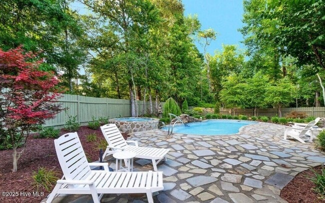 Building Photo - 8825 Sawmill Creek Ln