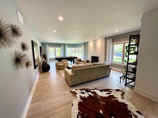 Building Photo - 4515 N Lake Dr