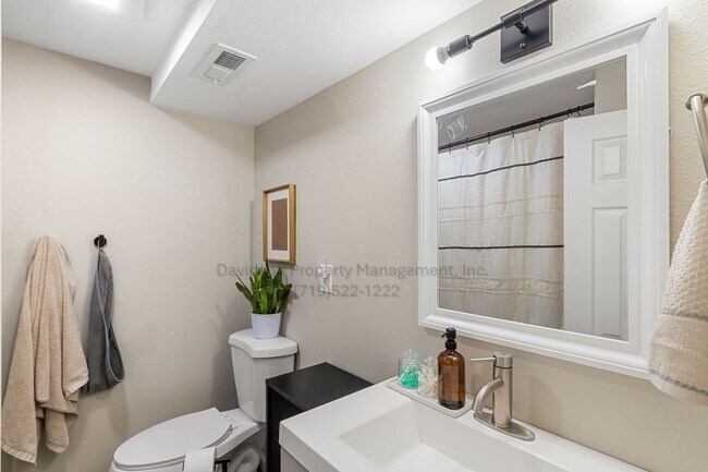 Building Photo - Updated 5 Bedroom House Near Memorial Park