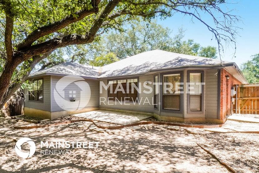 Building Photo - 121 Plaza Dr
