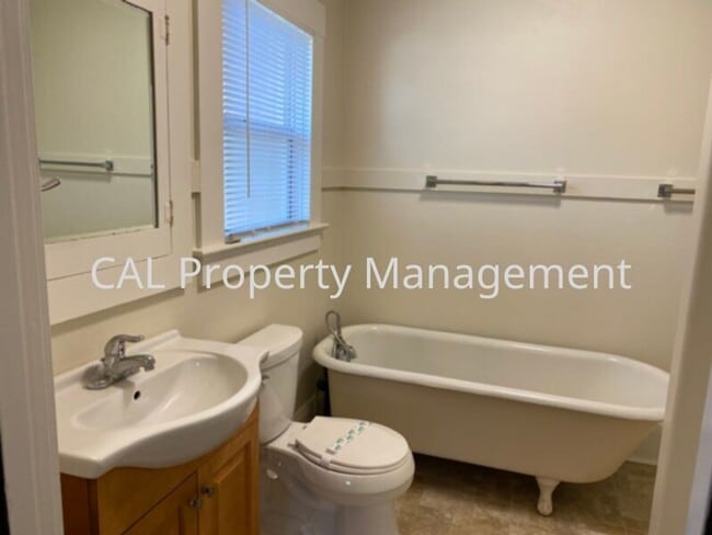 Building Photo - 2 Bedroom Home for Rent in South Salinas