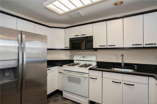 Building Photo - 50 E Hartsdale Ave